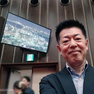 中原ひでふみ川越市議会議員四日市市議会の議場にて