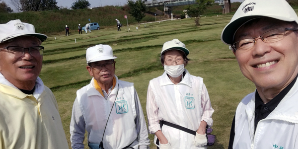 第79回川越市民スポーツ大会(マレットゴルフの部)で金子さん、中村さん、岩黒さんと